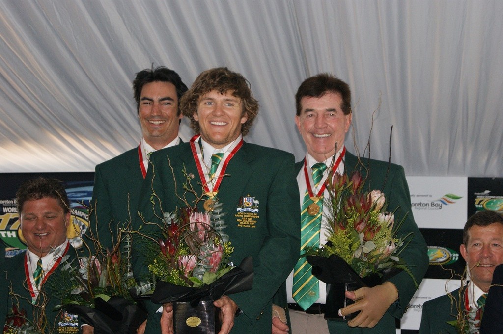 Chris Stout (centre), Men's Open World champion water ski racer with the crew of 'Burnin', Noel Griffin. driver (right) and Mick Kelly,observer. - world water ski race titles © Image supplied .